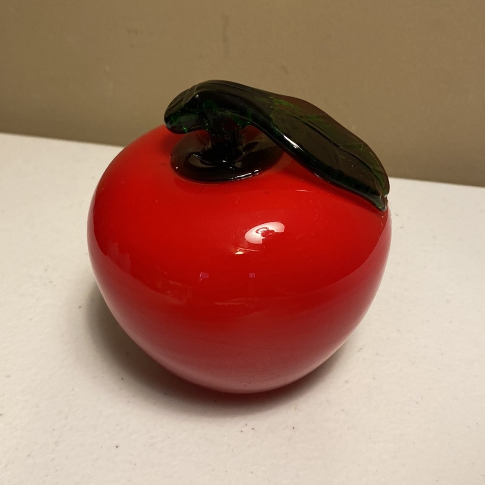 Glass Red Apple - Picture 2 of 4